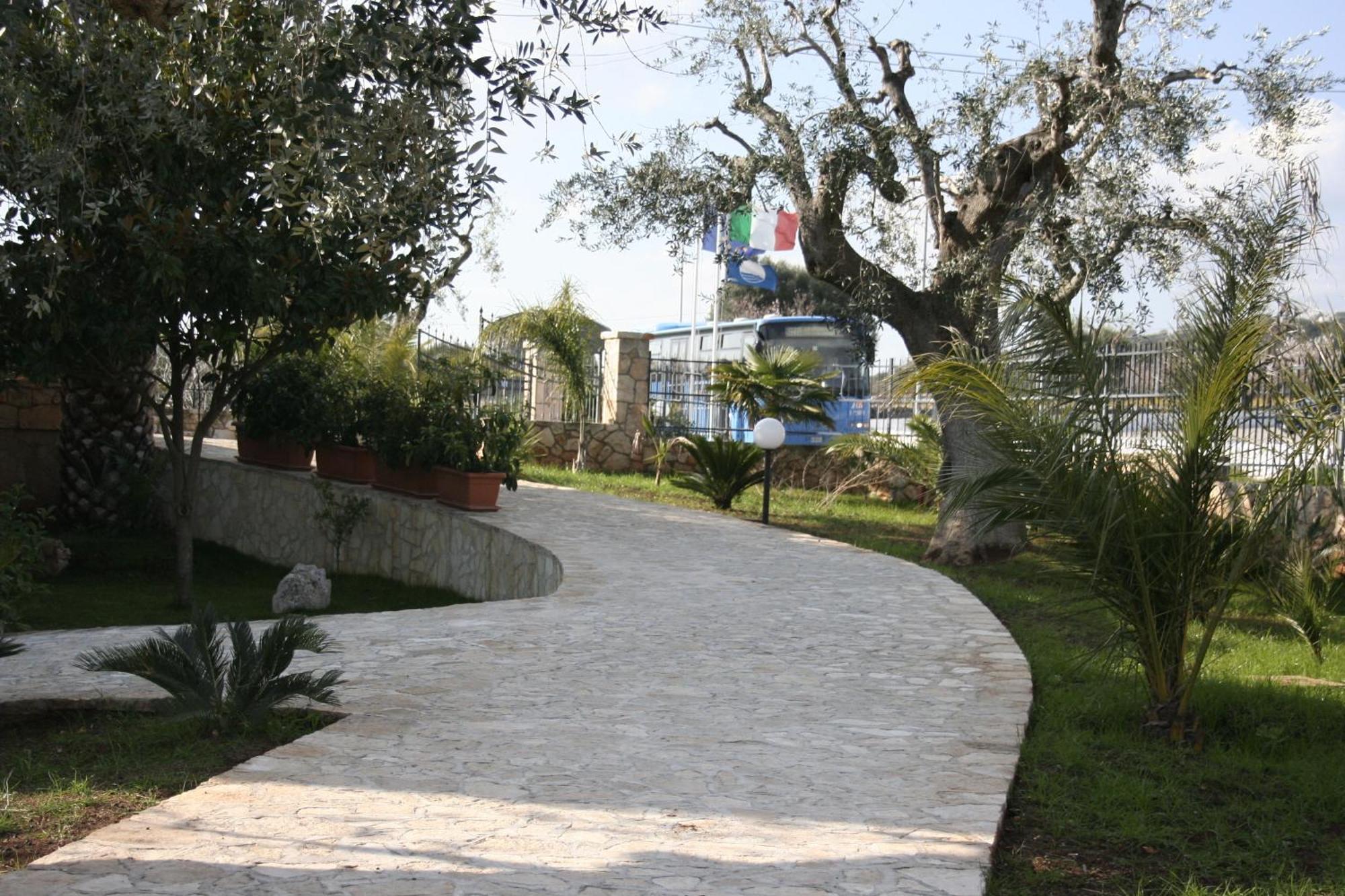 Citta Bianca Country Resort Ostuni Exteriör bild